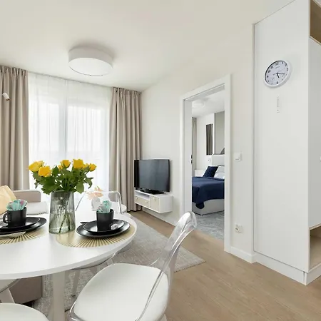 Apartman Tasteful With Parking Near The Center Of By Renters *