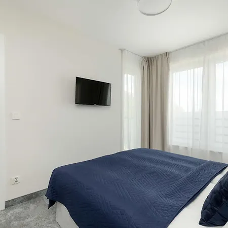 Tasteful With Parking Near The Center Of By Renters *