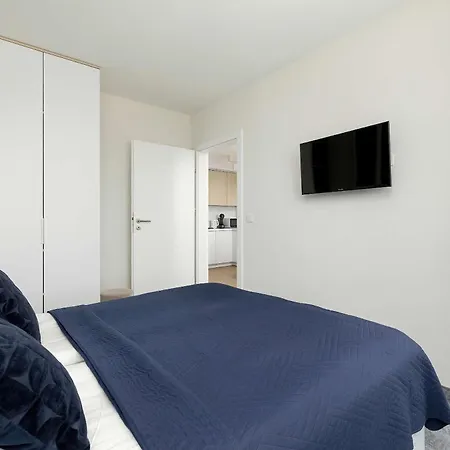 Apartament Tasteful With Parking Near The Center Of By Renters