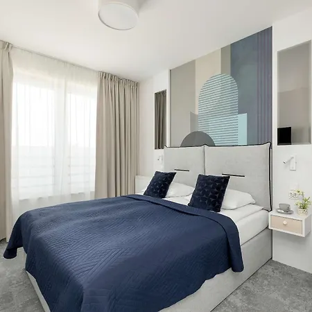 Appartement Tasteful With Parking Near The Center Of By Renters *