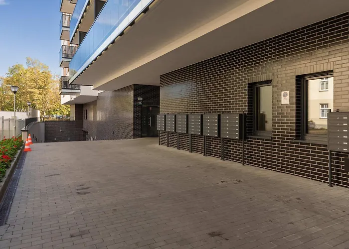 Tasteful With Parking Near The Center Of By Renters Apartment *